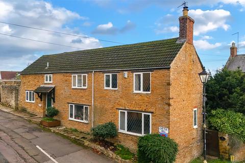 4 bedroom cottage for sale, Cattle Hill, Northampton