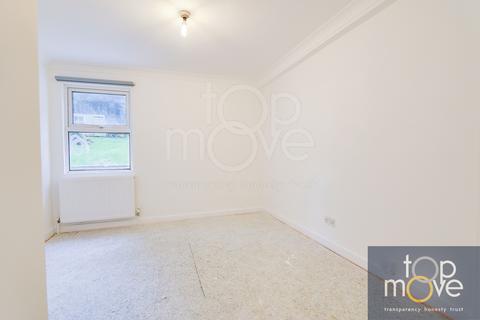 2 bedroom flat to rent, Fox Hill, London, SE19