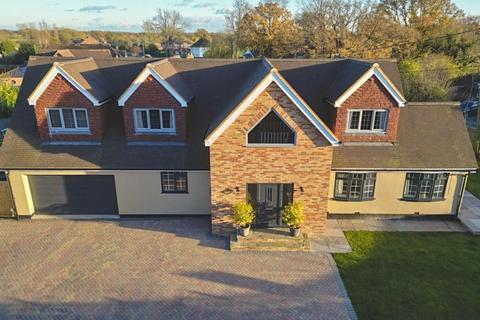 4 bedroom detached house for sale, Stumble Lane, Kingsnorth