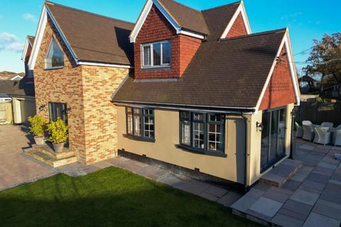 4 bedroom detached house for sale, Stumble Lane, Kingsnorth