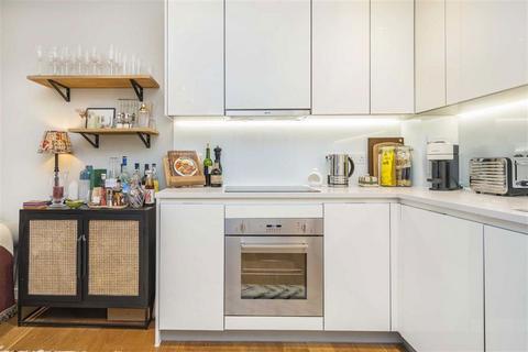 1 bedroom flat for sale, Lucan Path, London N1