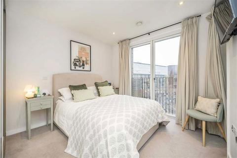 1 bedroom flat for sale, Lucan Path, London N1