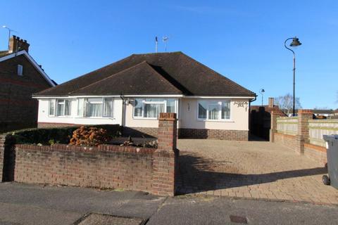 2 bedroom bungalow to rent, Haywards Road, Haywards Heath, RH16