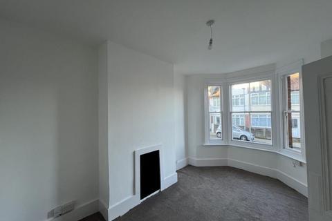 1 bedroom flat to rent, Hughenden Road, Hastings TN34 1TE