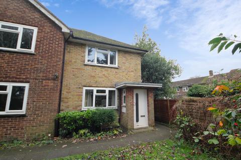 2 bedroom maisonette to rent, Cromwell Close, N2