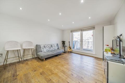 2 bedroom apartment to rent, Morrish Road London SW2