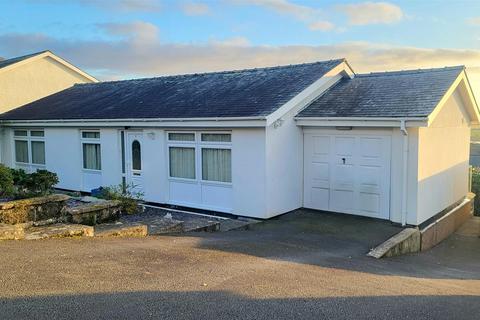 3 bedroom detached bungalow for sale, 9 LLwyn Y Gadair, Llanfair