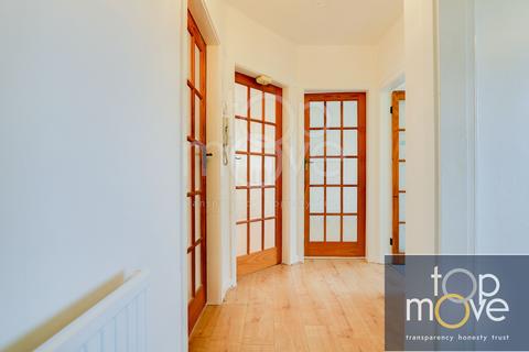 2 bedroom flat to rent, Melrose Tudor, Wallington, SM6