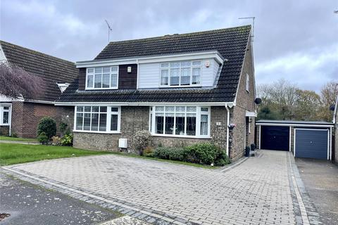 3 bedroom semi-detached house for sale, Nevern Close, Rayleigh, Essex, SS6