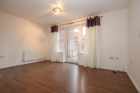 2 bedroom end of terrace house to rent, Arncott Way, Aylesbury HP19