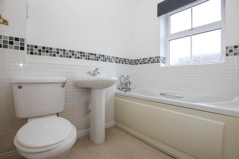 2 bedroom end of terrace house to rent, Arncott Way, Aylesbury HP19