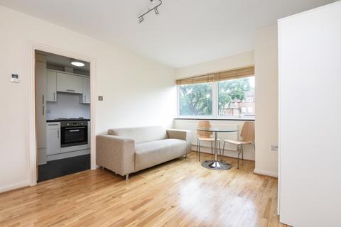 Studio to rent, Sudbrooke Road London SW12