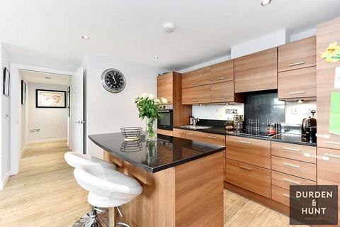 2 bedroom apartment for sale, Shore Point, Buckhurst Hill, IG9