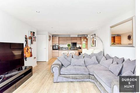 2 bedroom apartment for sale, Shore Point, Buckhurst Hill, IG9