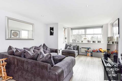 2 bedroom apartment for sale, Shore Point, Buckhurst Hill, IG9