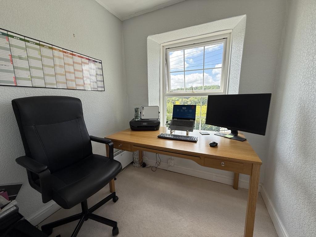 Front Single Bedroom 3 /Office