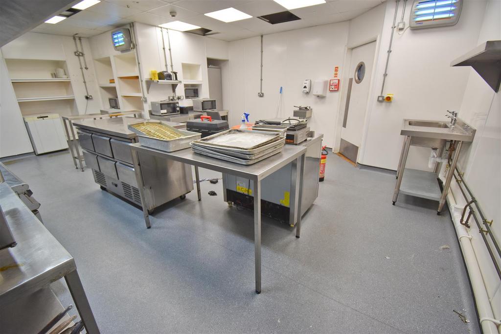 Kitchen 1.jpg
