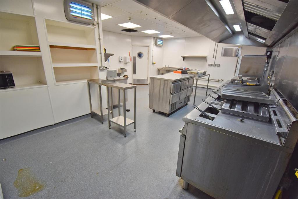 Kitchen 2.jpg