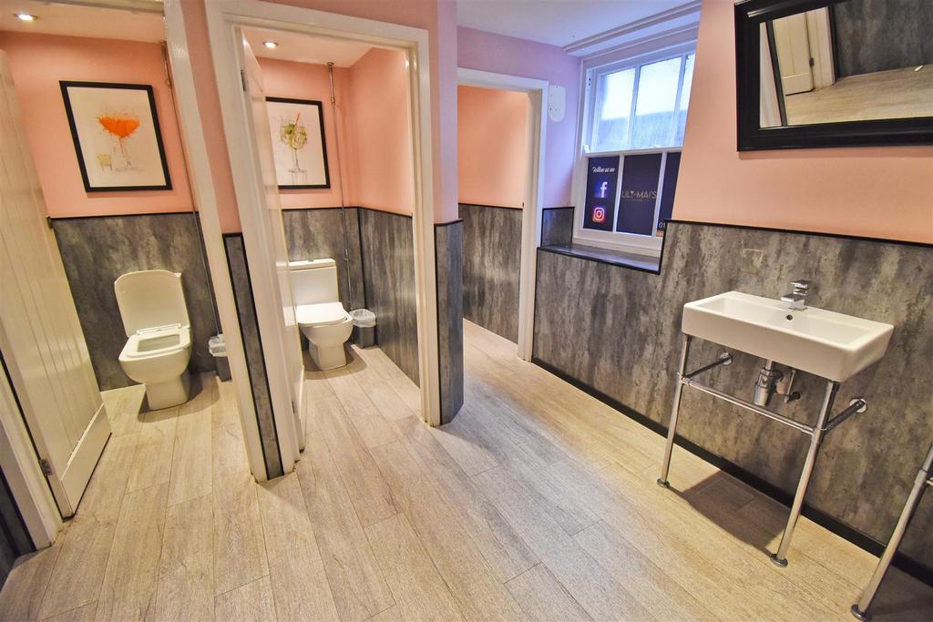 Ladies WC.jpg