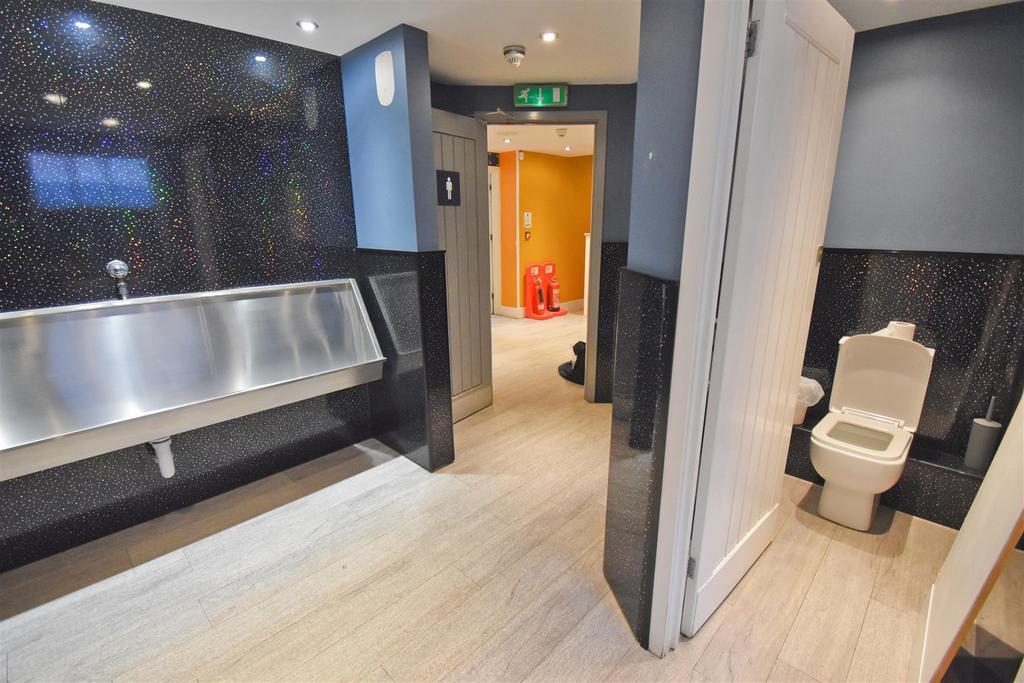 Gents WC.jpg