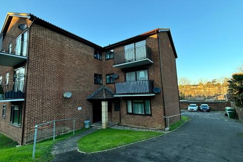 2 bedroom apartment to rent, Oakdene Road, Redhill