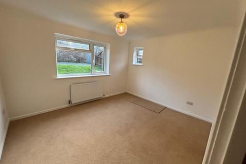 2 bedroom apartment to rent, Oakdene Road, Redhill