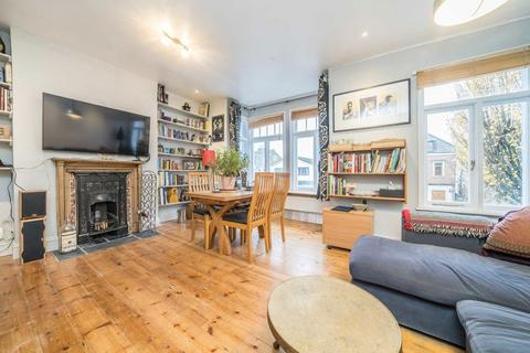 1 bedroom flat for sale, Ellerton Road, Surbiton KT6