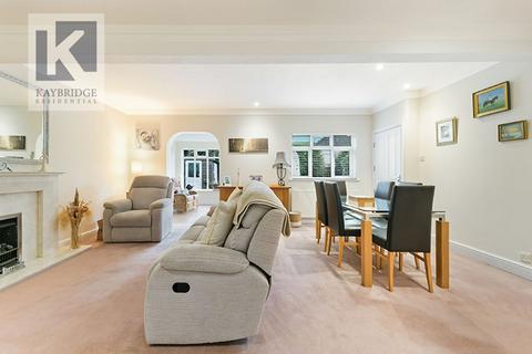 22 Salisbury Road, Worcester Park, KT4 7DG