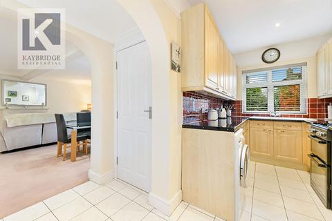 22 Salisbury Road, Worcester Park, KT4 7DG