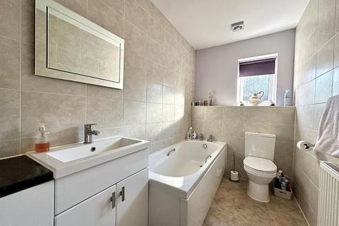 4 Hawkridge, Northampton, NN4 9YP
