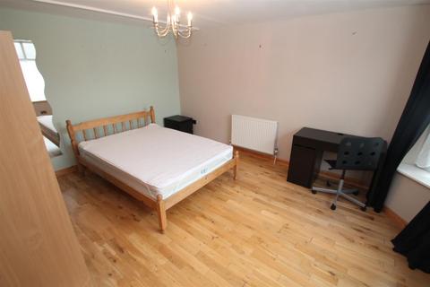 8 bedroom semi-detached house to rent, BPC00648 *STUDENT PROPERTY* Elmhurst Avenue, Eastville, Bristol, BS5