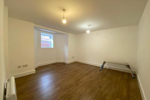 3 bedroom apartment to rent, Salisbury Road, Chorlton