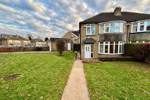 3 bedroom house to rent, Carr Manor Road, Leeds, West Yorkshire, UK, LS17