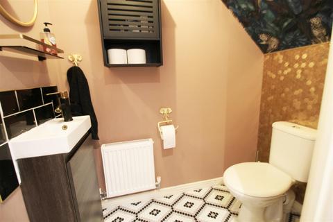 22 Admiral Way, Hyde, SK14 4TU