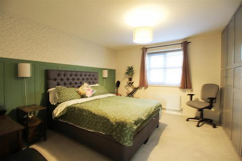 22 Admiral Way, Hyde, SK14 4TU