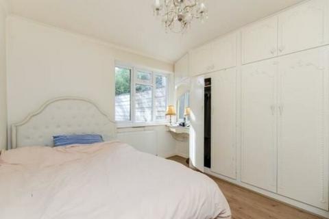 1 bedroom flat for sale, 174 Connell Crescent, Ealing, London, W5 3BP