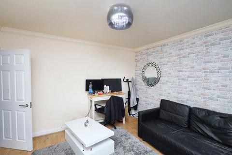 1 bedroom flat for sale, 174 Connell Crescent, Ealing, London, W5 3BP