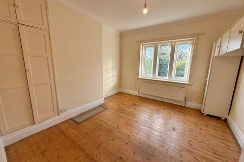 1 bedroom bungalow to rent, Ashwell Road, Manningham, Bradford, West Yorkshire, BD8