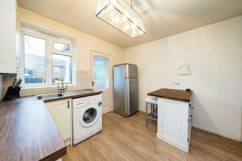 2 bedroom flat for sale, Rowan Close, London SW16