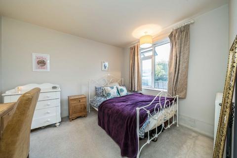 1 Rowan Close, London, SW16 5JD