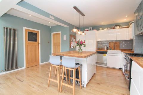 94 West Street, Carshalton, SM5 2NR