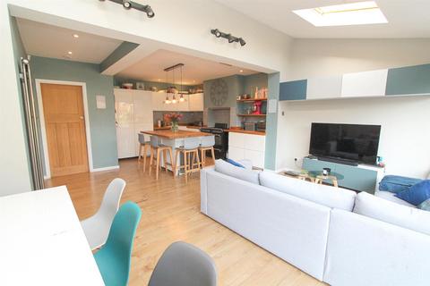 94 West Street, Carshalton, SM5 2NR