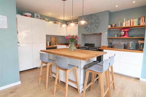 94 West Street, Carshalton, SM5 2NR