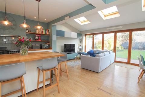 94 West Street, Carshalton, SM5 2NR