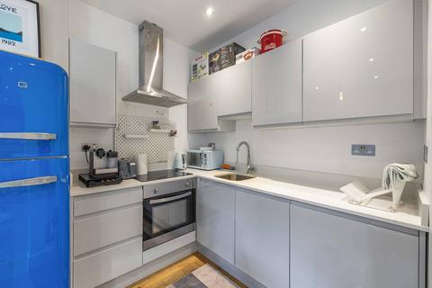 2 bedroom flat to rent, Rondu Road, Cricklewood, London, NW2