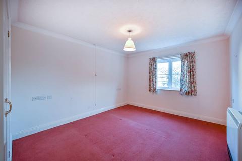 2 bedroom flat for sale, Golden Court, Hounslow, Isleworth, TW7