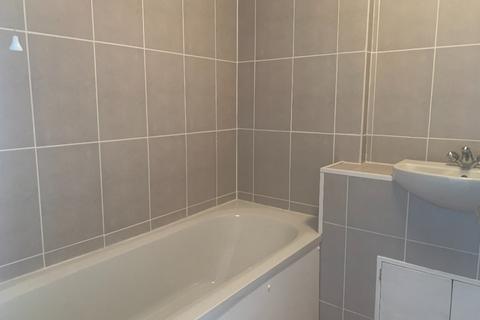 2 bedroom flat to rent, Grange Vale, Sutton SM2