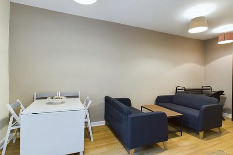 2 bedroom flat to rent, Cowgate, Old Town, Edinburgh, EH1