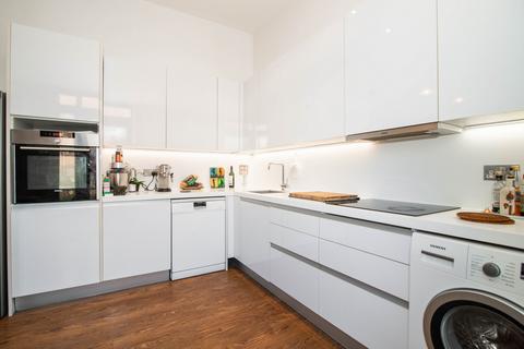 2 bedroom apartment to rent, Elsinore Way, Richmond, TW9