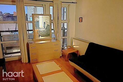 1 bedroom flat for sale, London Road, Kingston